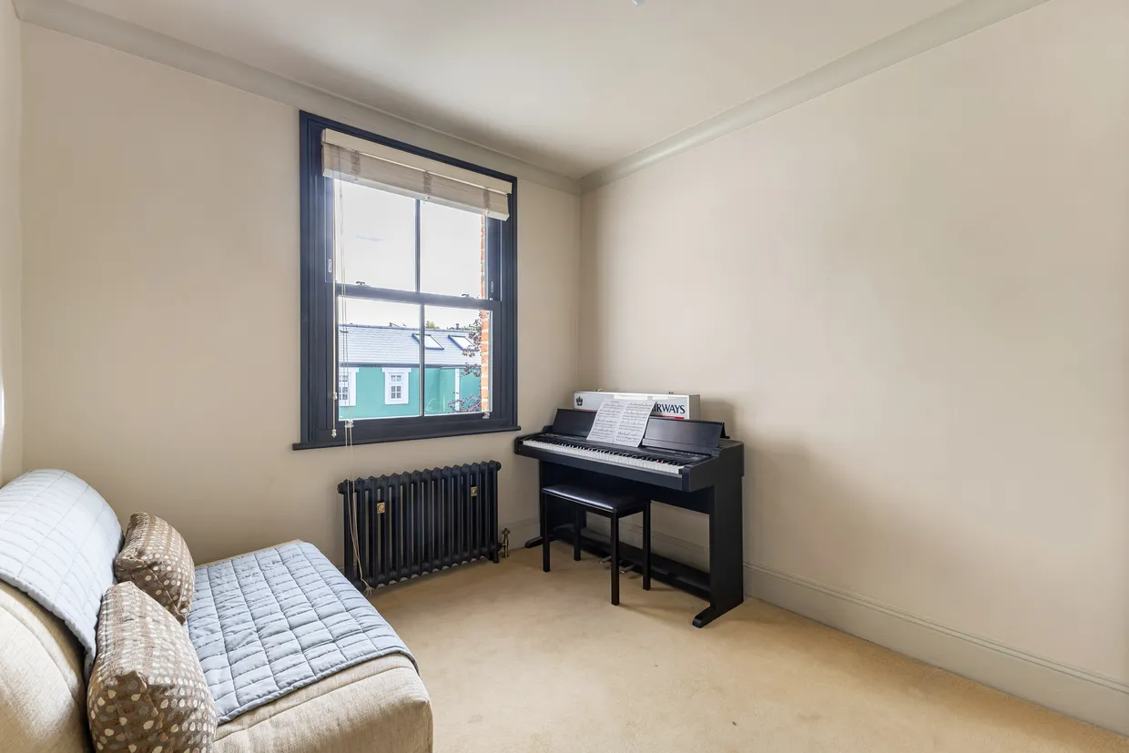 Priory Road, London, W4 photo 12