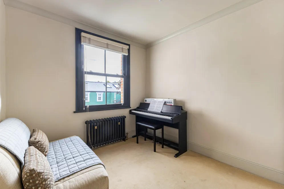 Priory Road, London, W4 photo 12
