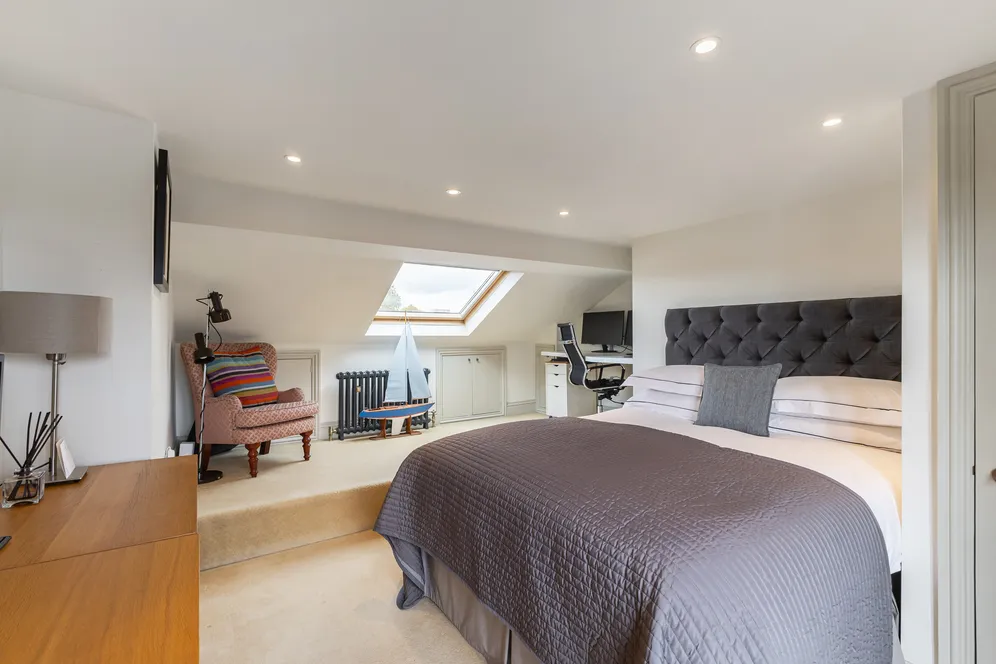 Priory Road, London, W4 photo 13