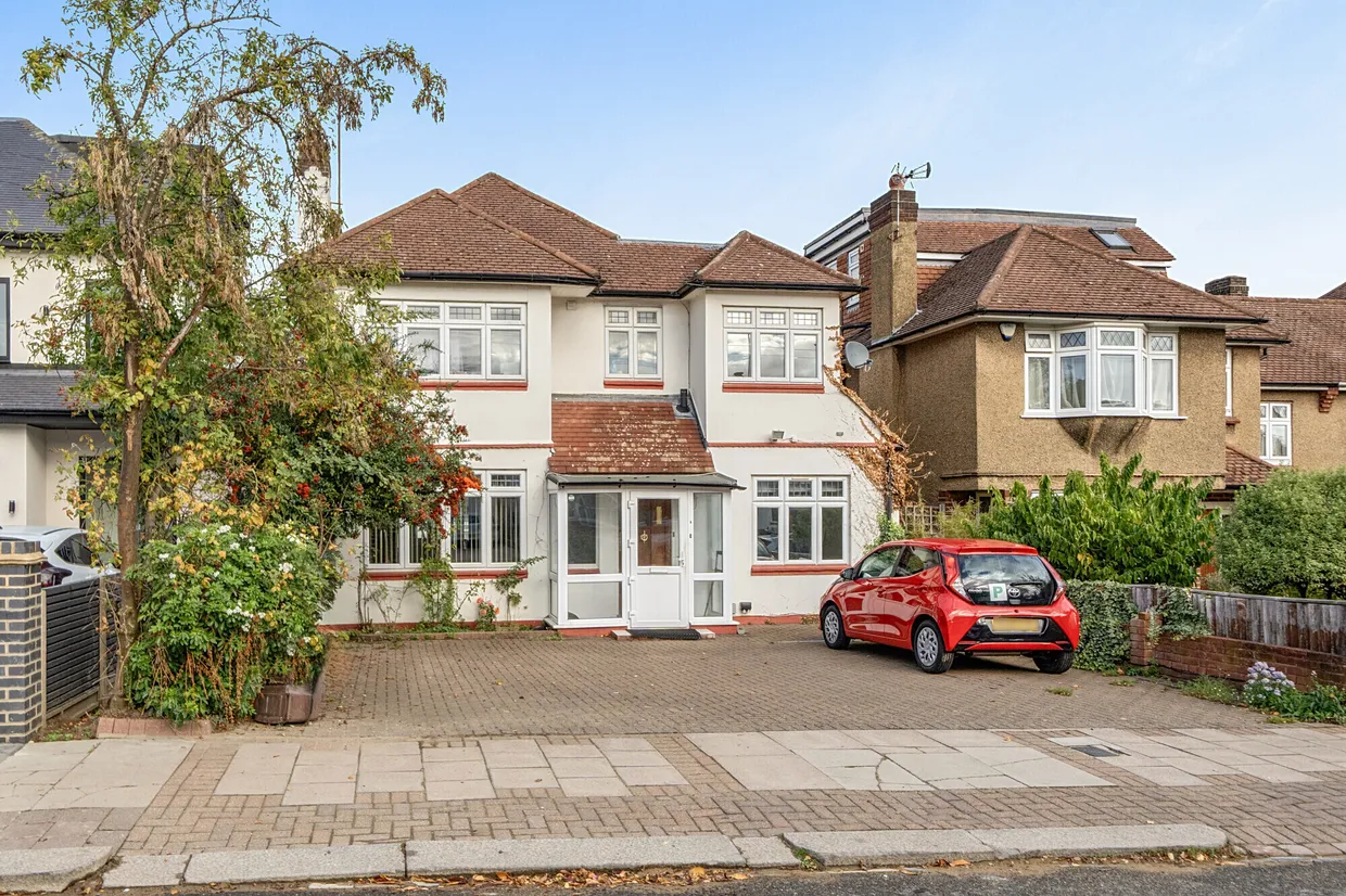 Greenway, Totteridge, N20 photo 1