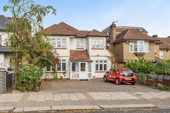 Greenway, Totteridge, N20