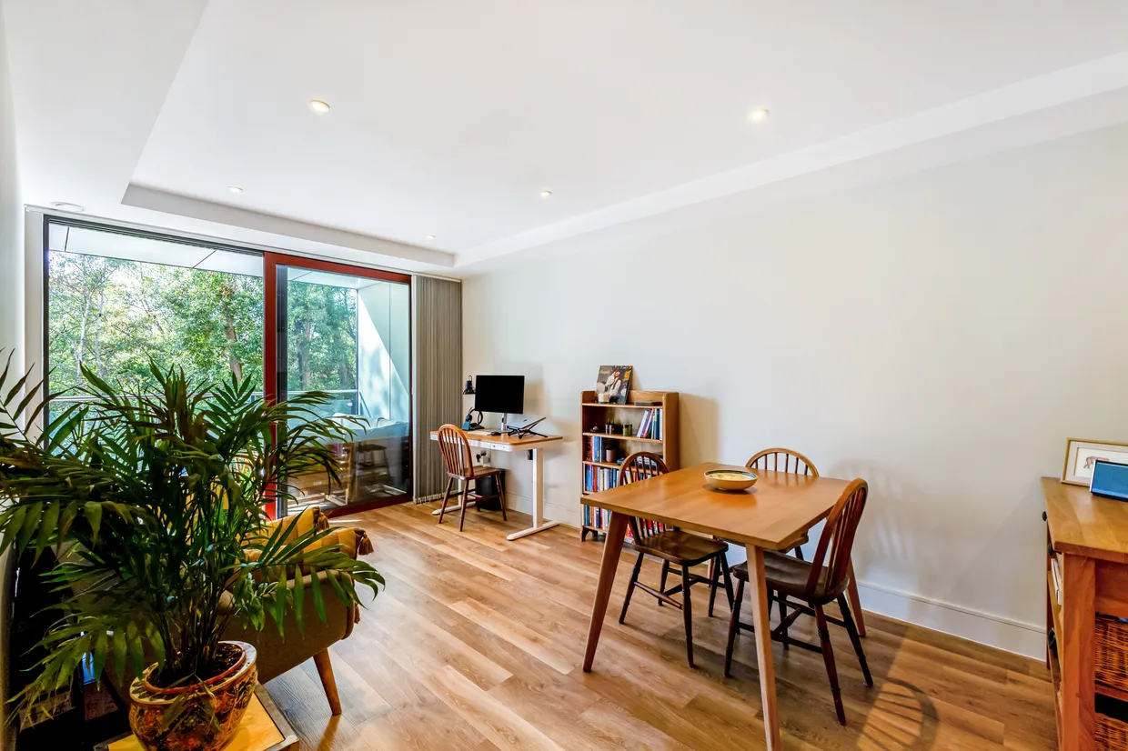 36 Knaresborough Drive, London, SW18 photo 3