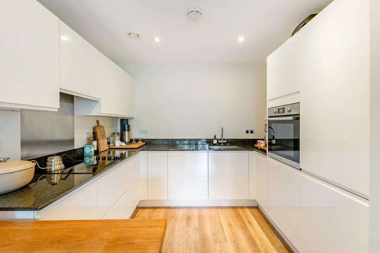 36 Knaresborough Drive, London, SW18 photo 4