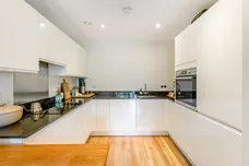 36 Knaresborough Drive, London, SW18 photo 4