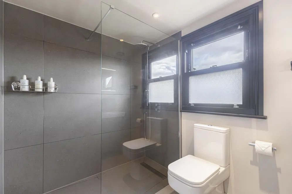 Priory Road, London, W4 photo 11