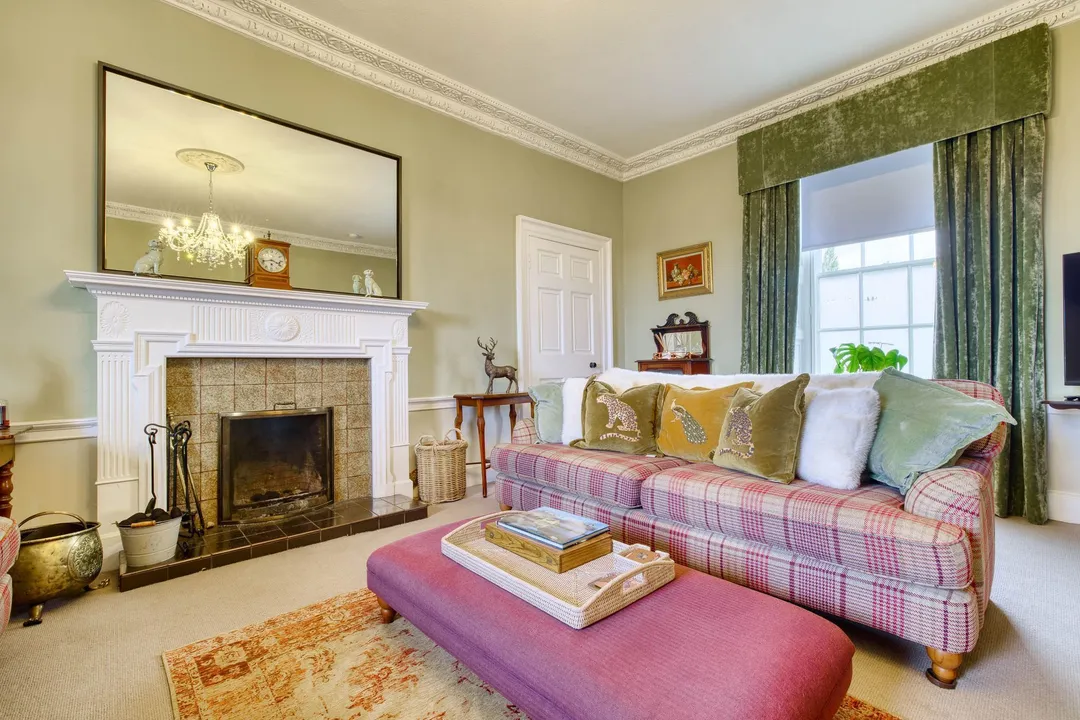 https://mr0.homeflow-assets.co.uk/files/photo/image/48608/7646/_x_/003A5000_HDR-70.jpg