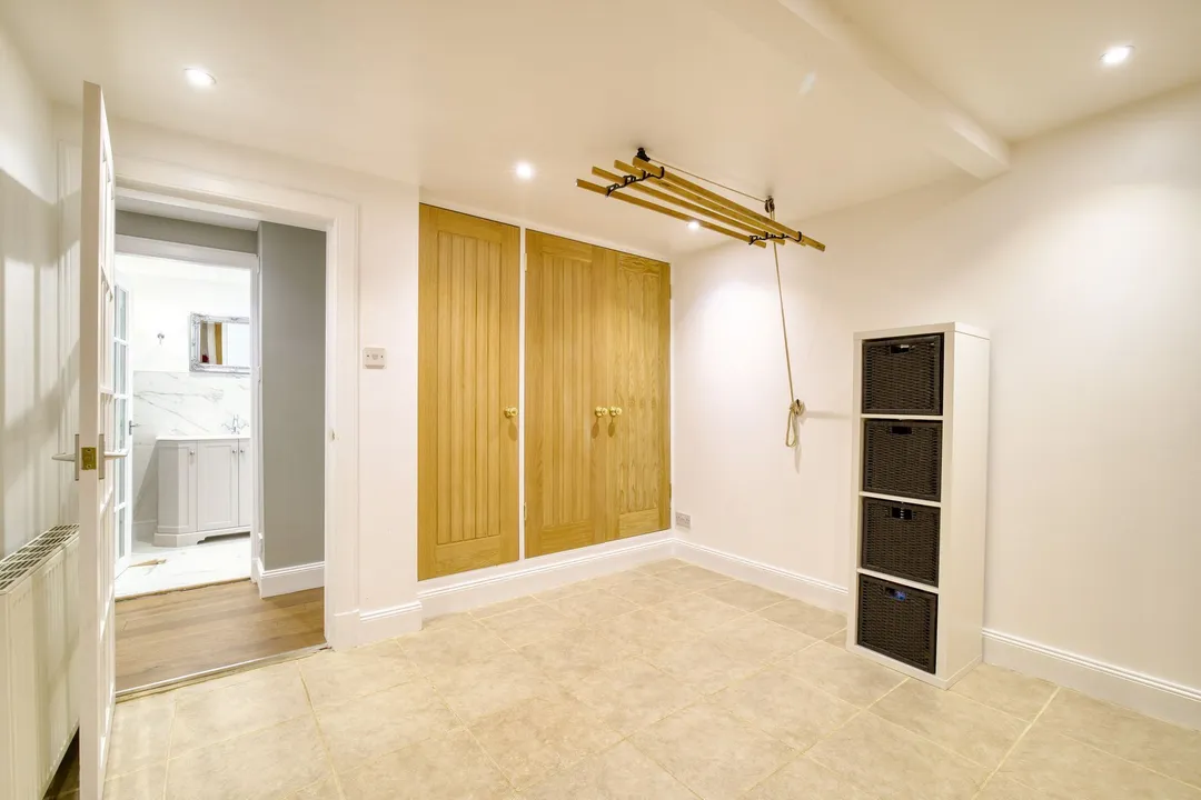 https://mr0.homeflow-assets.co.uk/files/photo/image/48608/7663/_x_/003A5110_HDR-139.jpg