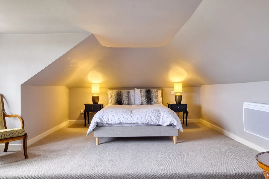 https://mr0.homeflow-assets.co.uk/files/photo/image/48608/7706/_x_/003A5272_HDR-176.jpg