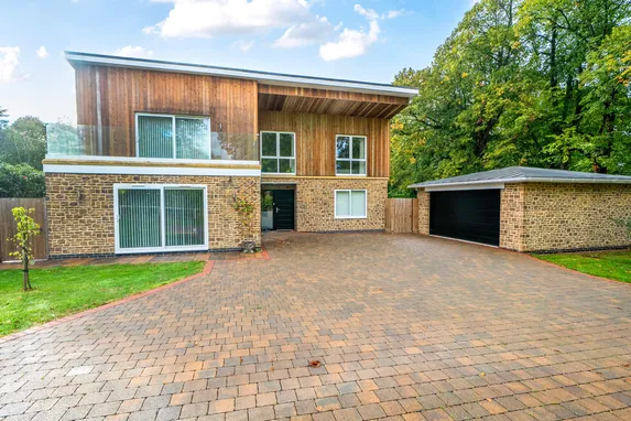 Thornbury Hill, Alveston, BS35