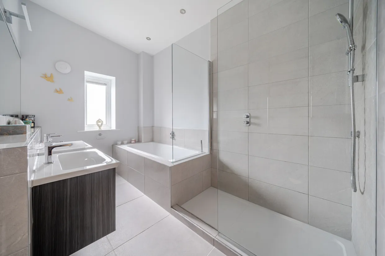 Thornbury Hill, Alveston, BS35 photo 8
