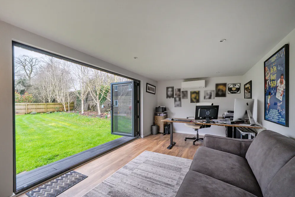 Thornbury Hill, Alveston, BS35 photo 11