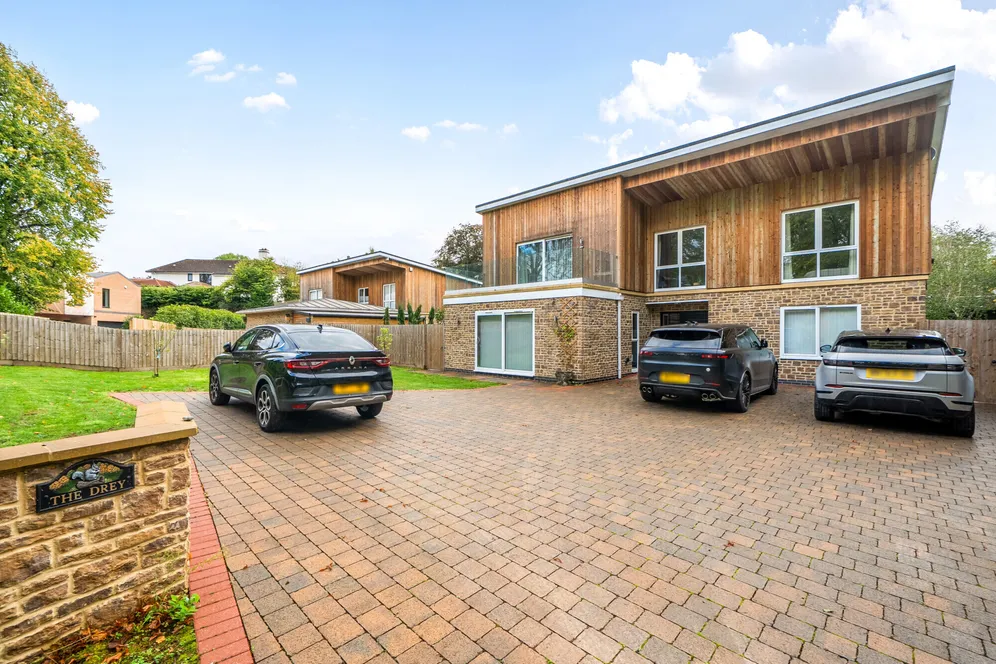 Thornbury Hill, Alveston, BS35 photo 22