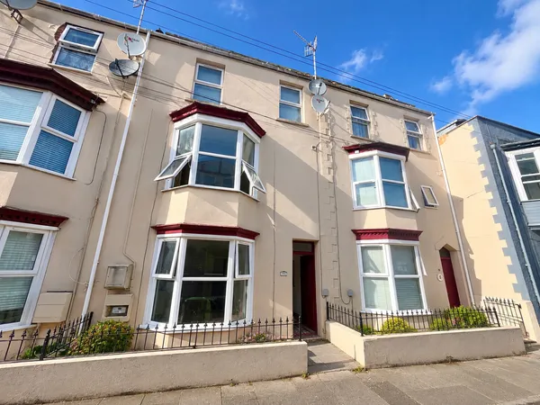 SPACIOUS TWO BEDROOM MAISONETTE