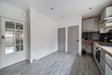 Springfield Avenue, London, N10 photo 15