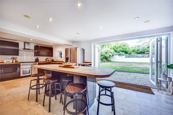 Tonbridge Road, Maidstone, Kent, ME16