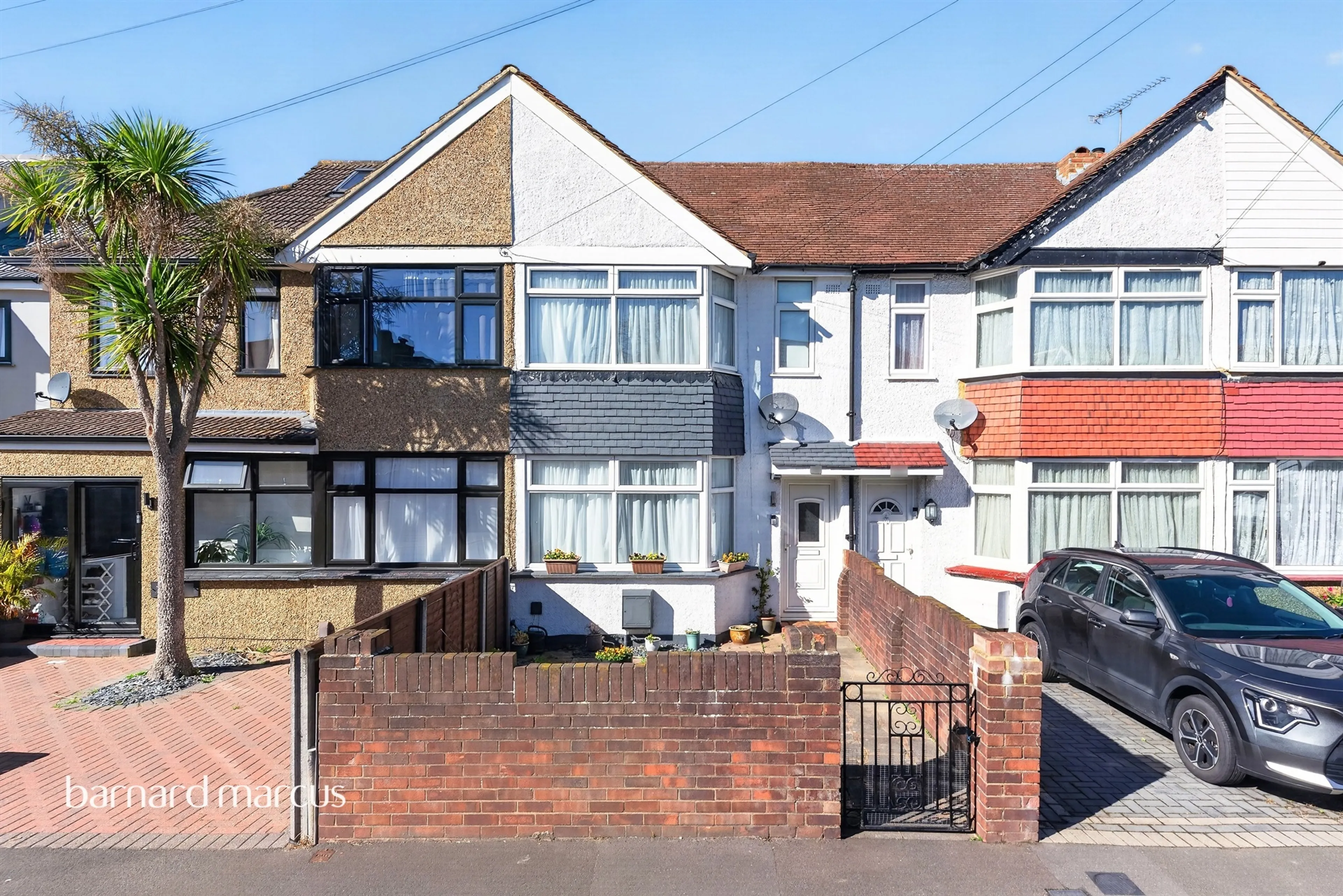 Property at Cravan Avenue, Feltham