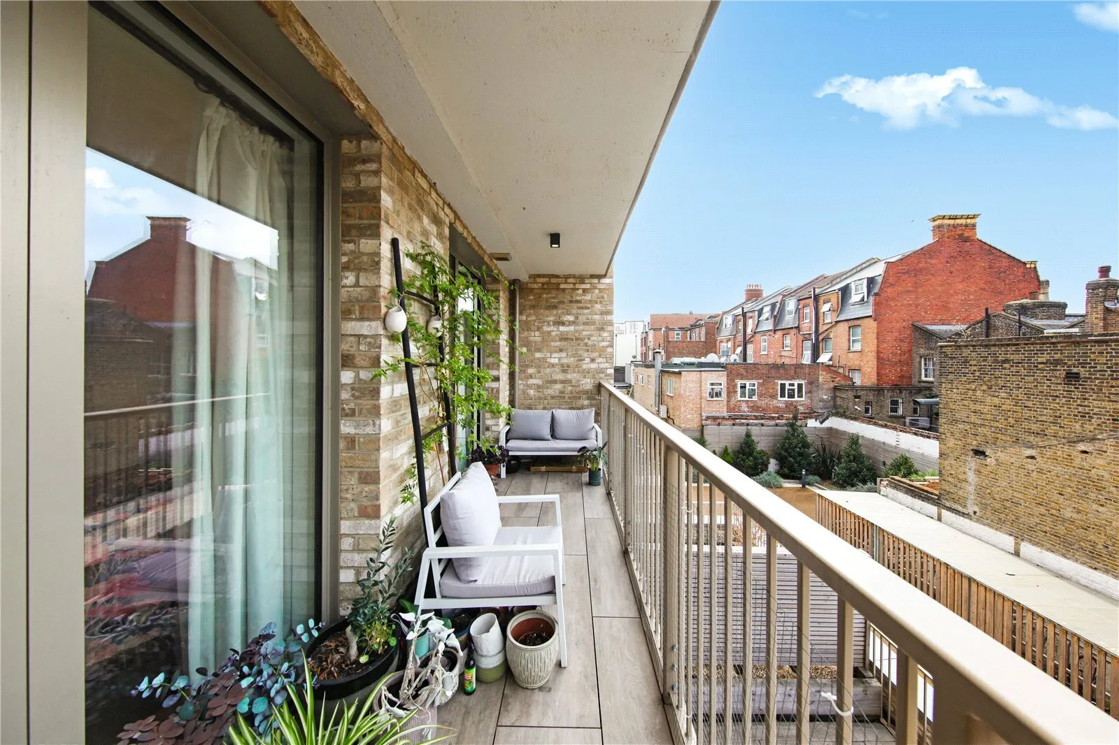 Espalier Gardens, Kilburn, London, NW6