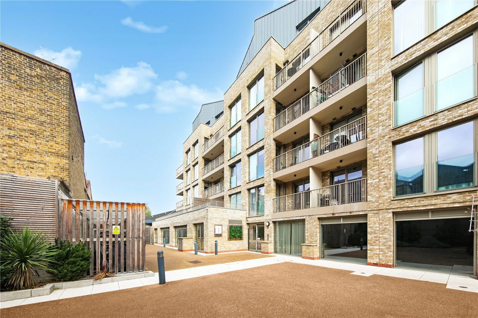 Espalier Gardens, Kilburn, London, NW6