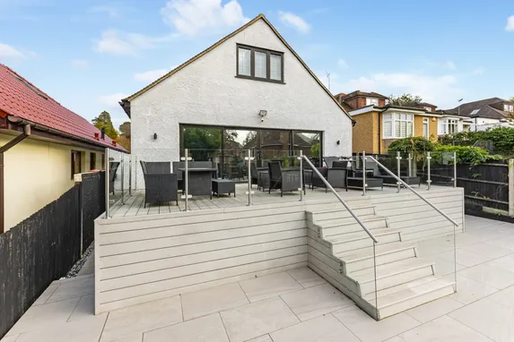 Caldecote Gardens, Bushey, WD23