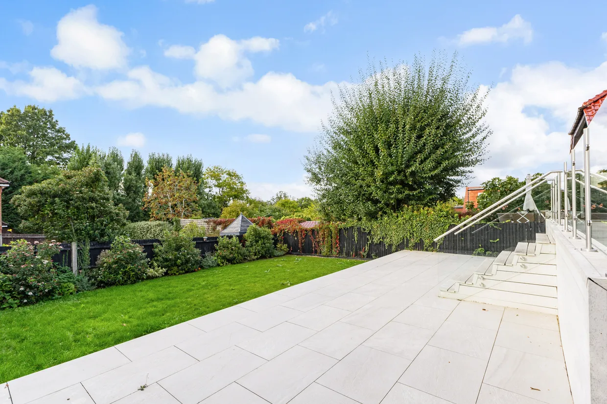 Caldecote Gardens, Bushey, WD23 photo 16