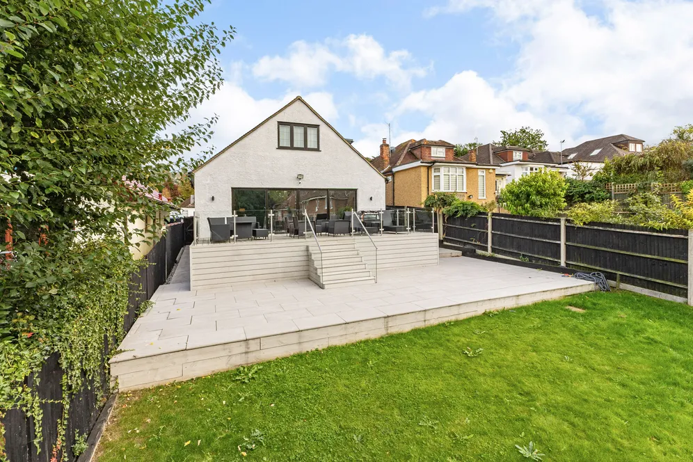 Caldecote Gardens, Bushey, WD23 photo 21