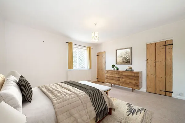 Village Road, Thorpe, TW20 photo 5