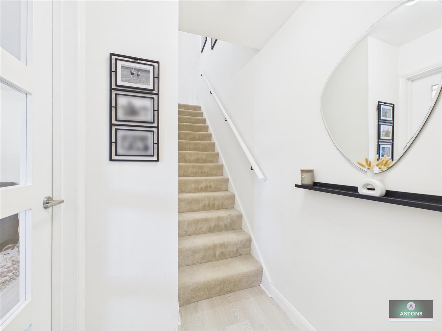 Heathfield, Pound Hill Image 9
