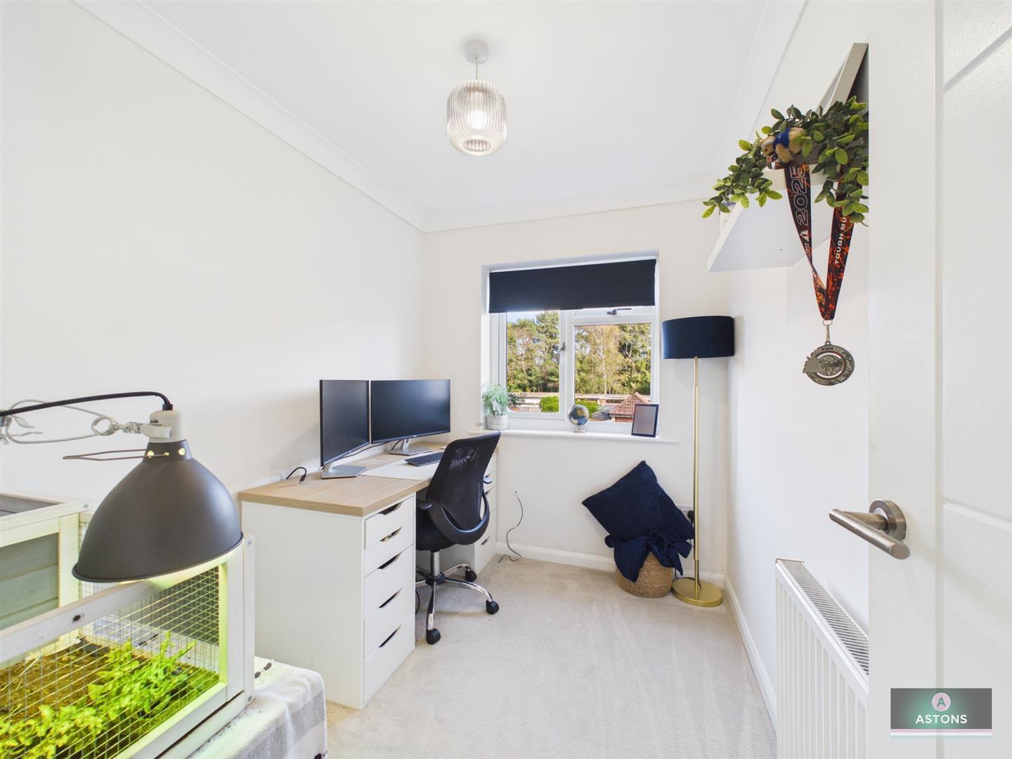 Heathfield, Pound Hill Image 13
