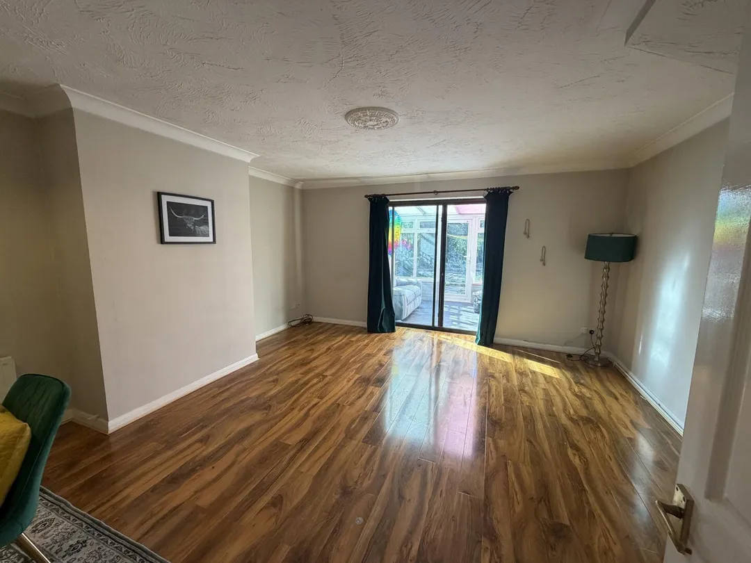 https://mr0.homeflow-assets.co.uk/files/photo/image/48612/7376/_x_/9eug6K8UXkmAKIUMgwb9EA.jpg