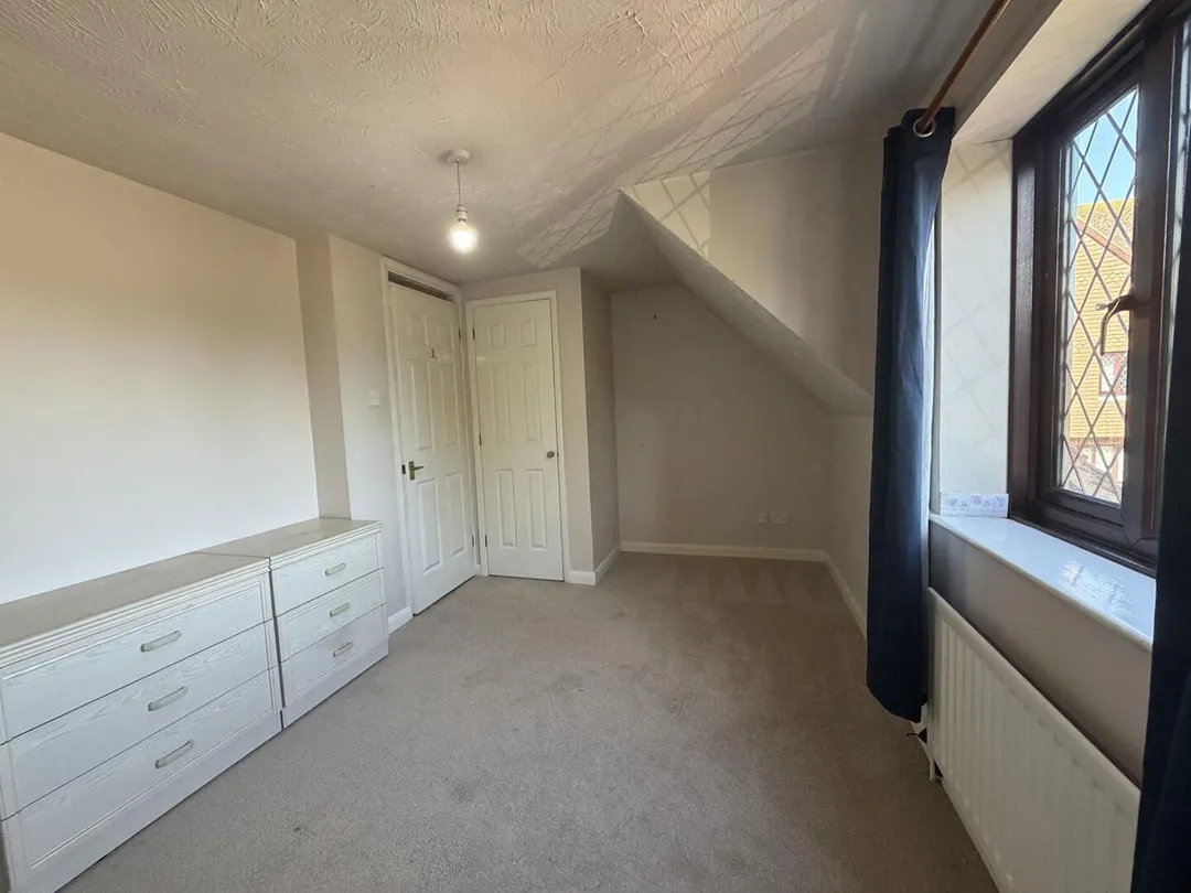 https://mr0.homeflow-assets.co.uk/files/photo/image/48612/7383/_x_/kUiP1ZFjpk-7Iy62Q76EPw.jpg