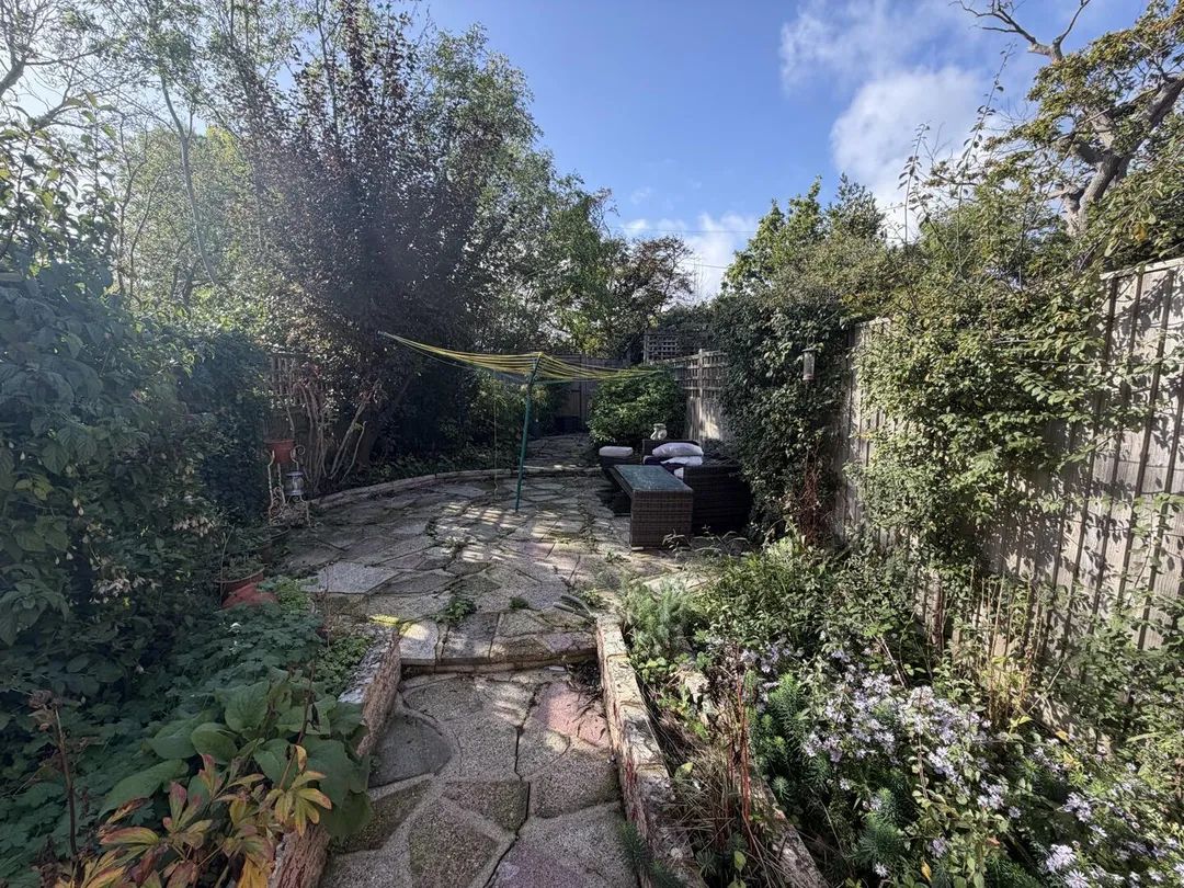 https://mr0.homeflow-assets.co.uk/files/photo/image/48612/7385/_x_/KVJ-CRI2S0q4UYTg7AxcHw.jpg