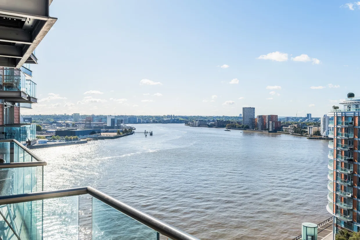 Fairmont Avenue, London, E14 photo 1