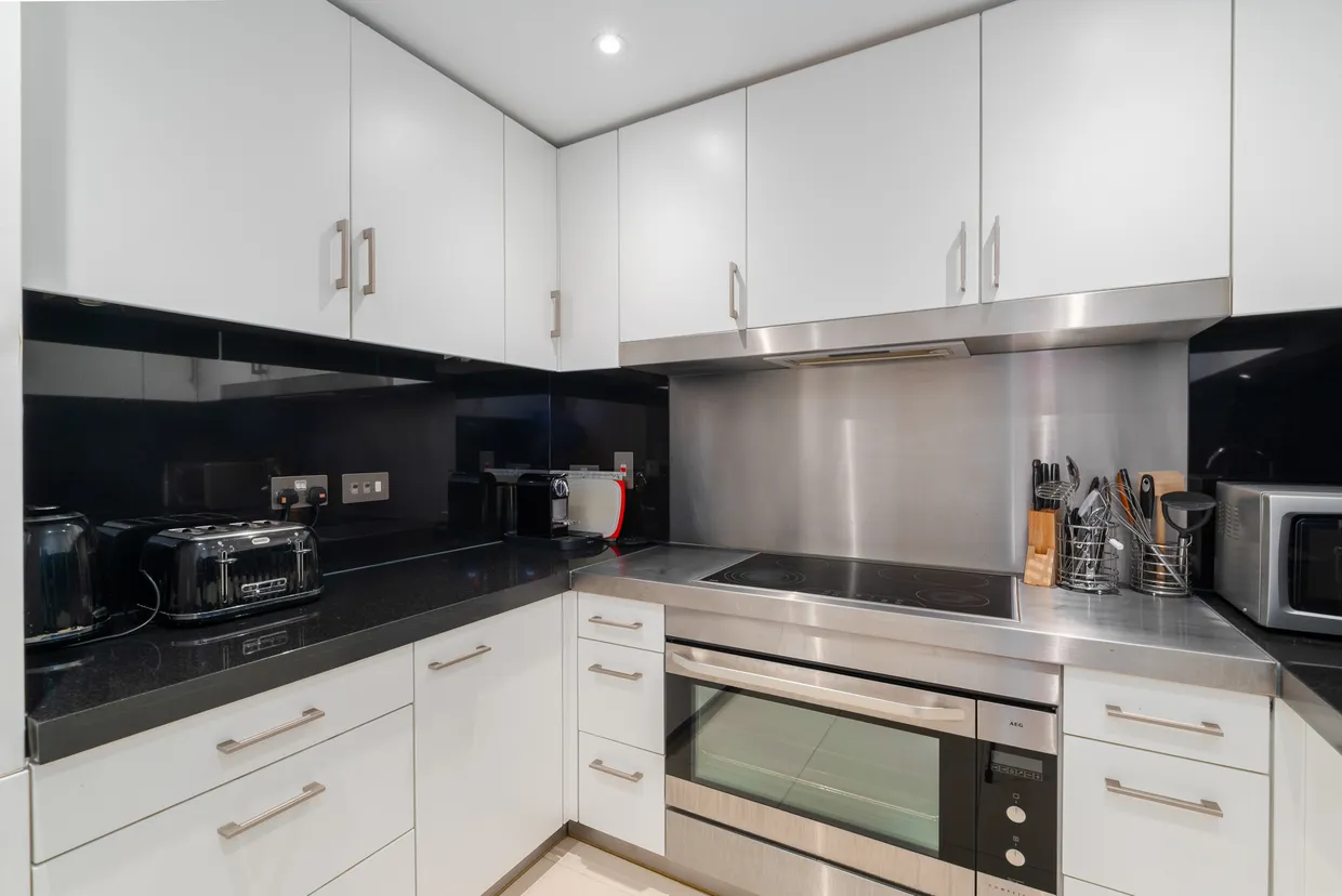 Fairmont Avenue, London, E14 photo 2