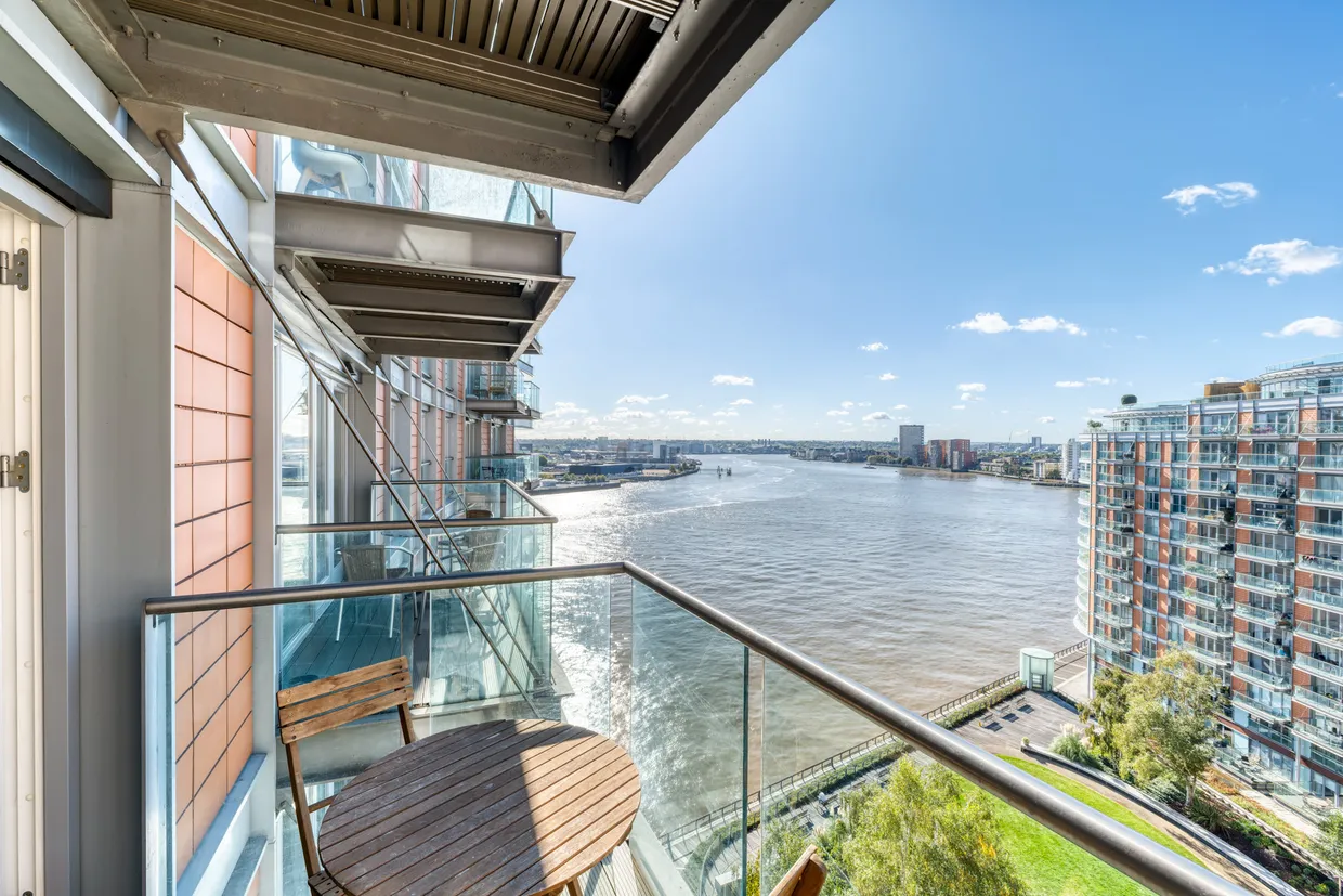 Fairmont Avenue, London, E14 photo 4