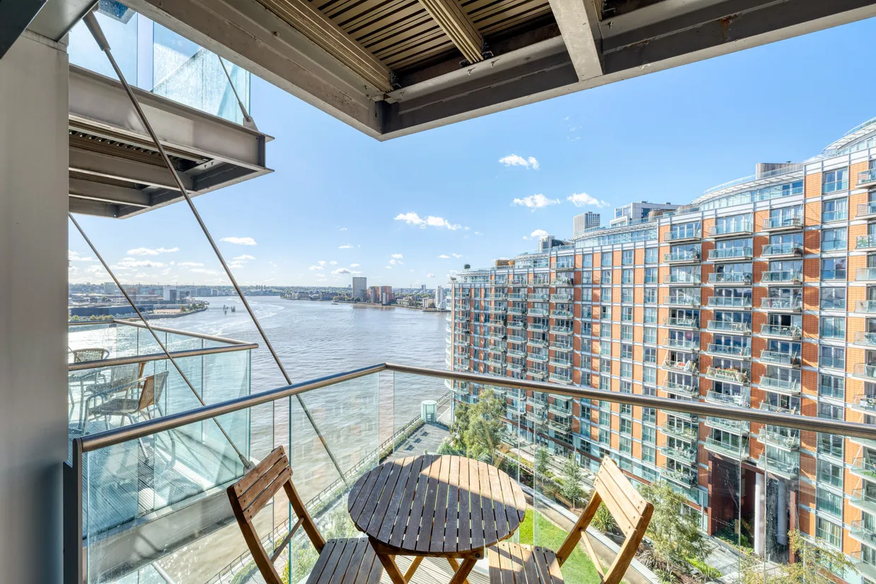 Fairmont Avenue, London, E14 photo 11