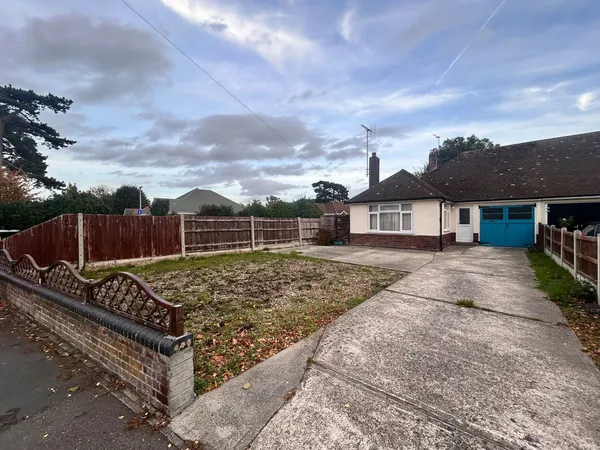 2 Bedroom Bungalow, Holland Road, Cla...