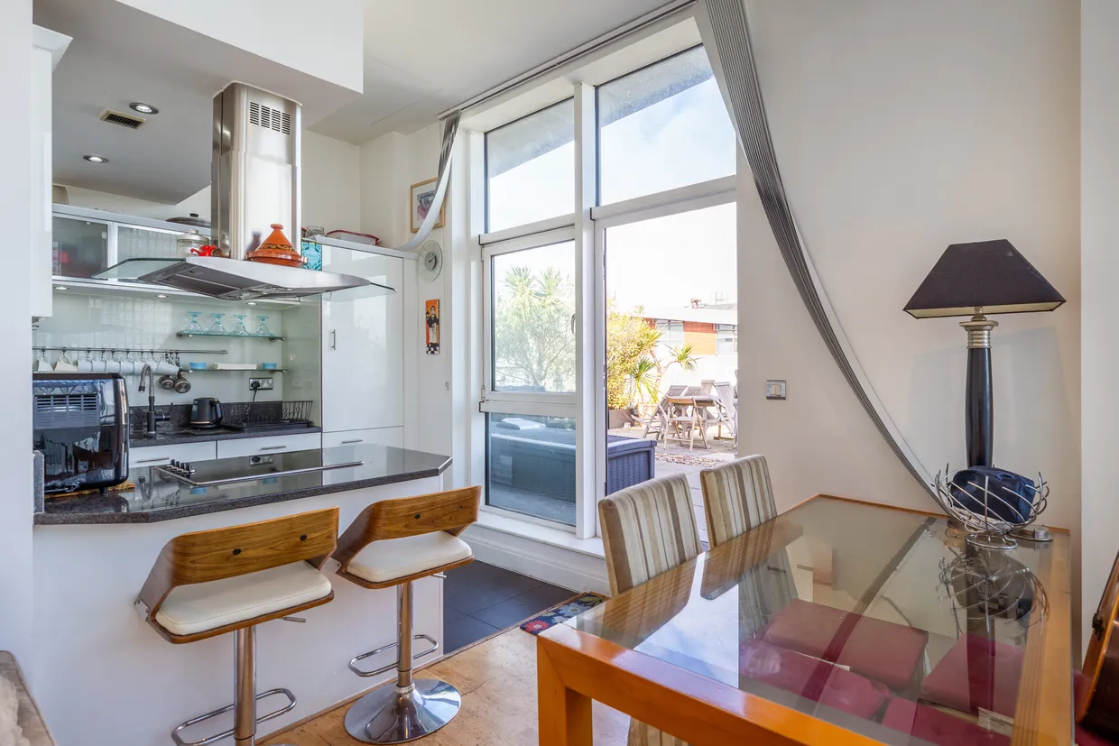 18 Lombard Road, London, SW11 photo 5