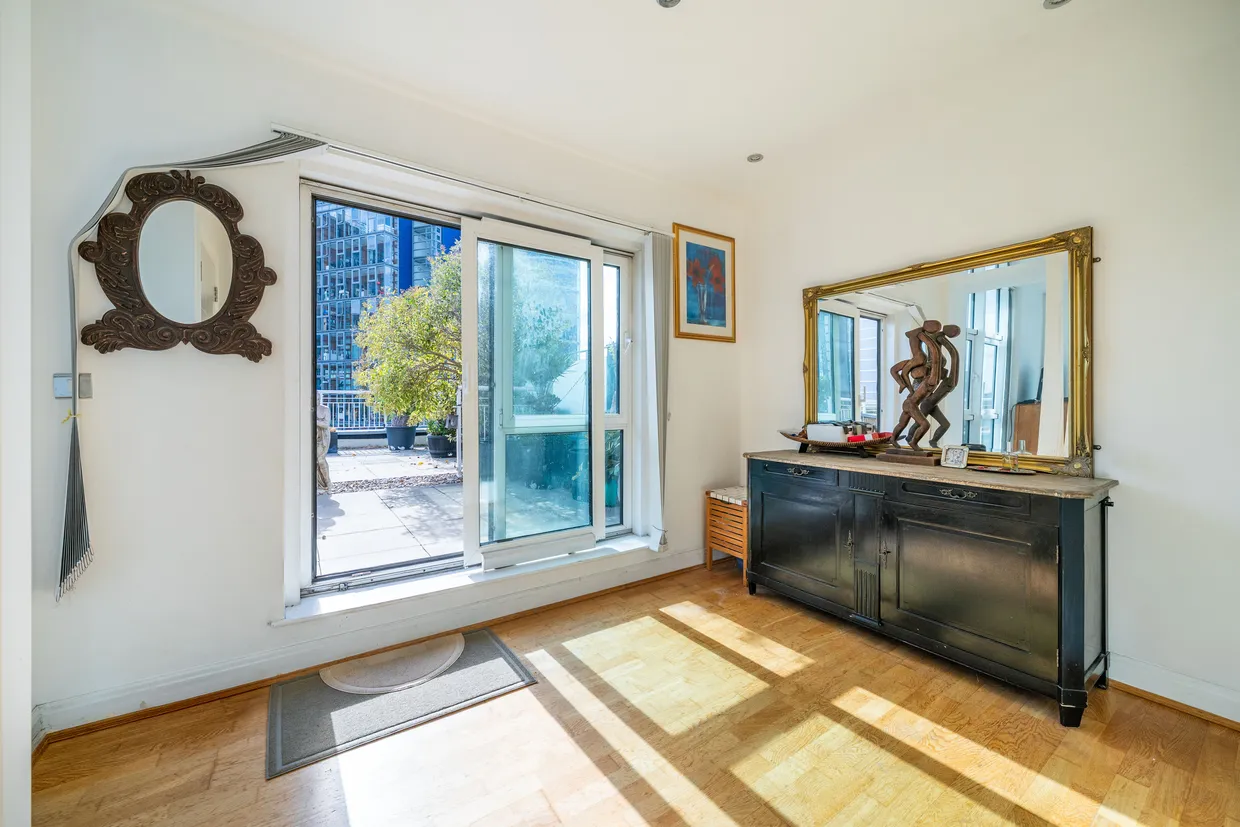 18 Lombard Road, London, SW11 photo 7