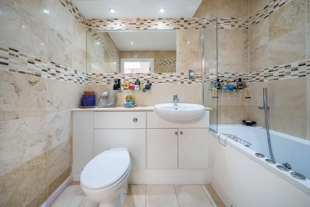18 Lombard Road, London, SW11 photo 8
