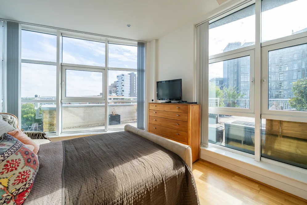 18 Lombard Road, London, SW11 photo 10