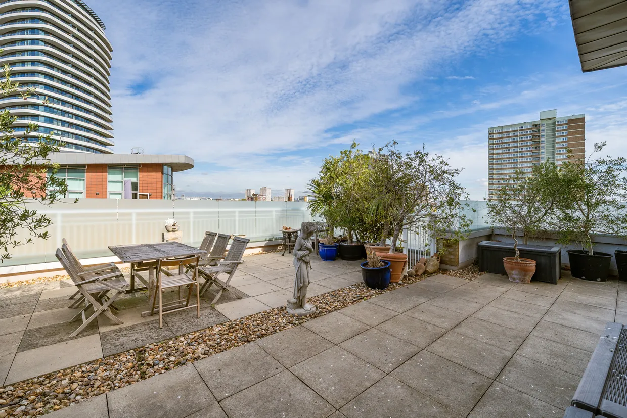 18 Lombard Road, London, SW11 photo 23
