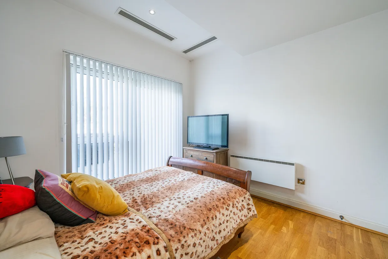 18 Lombard Road, London, SW11 photo 13