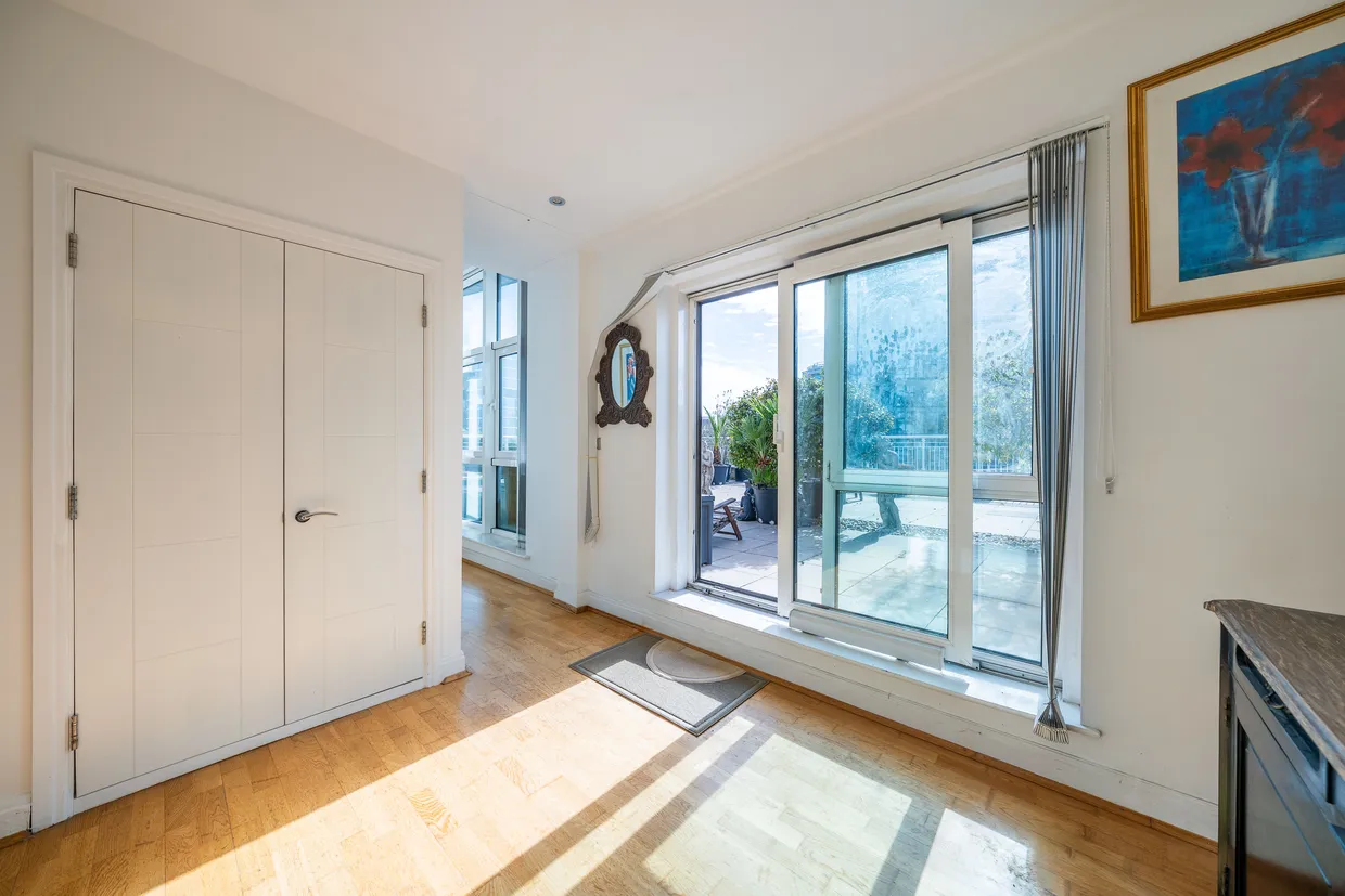 18 Lombard Road, London, SW11 photo 18