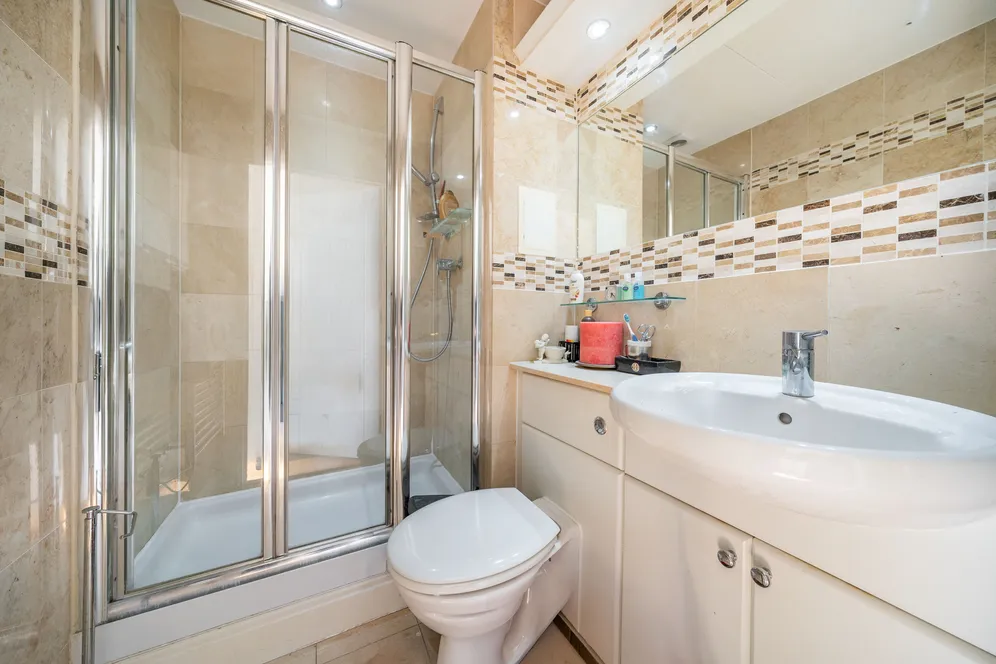 18 Lombard Road, London, SW11 photo 17