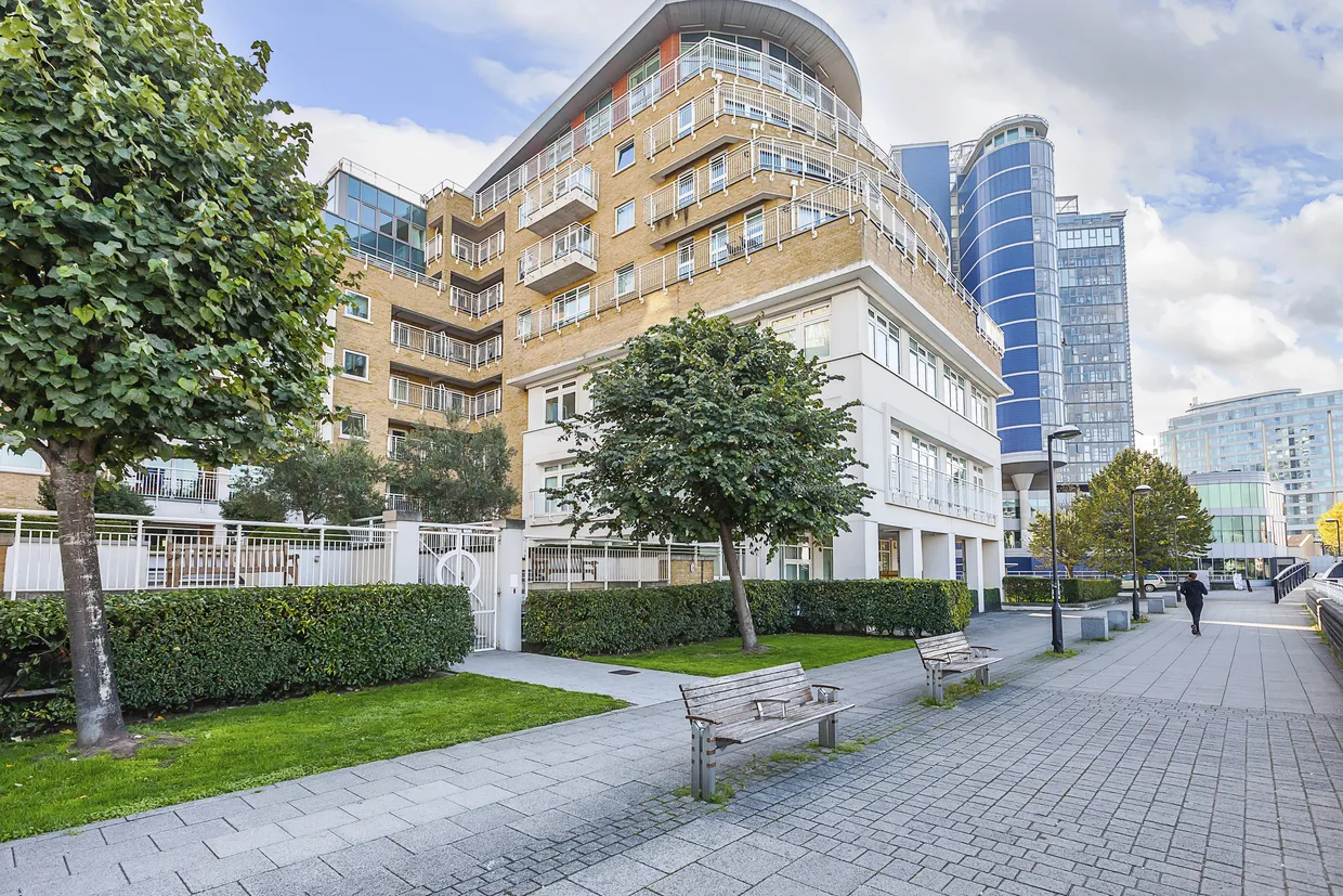 18 Lombard Road, London, SW11 photo 1