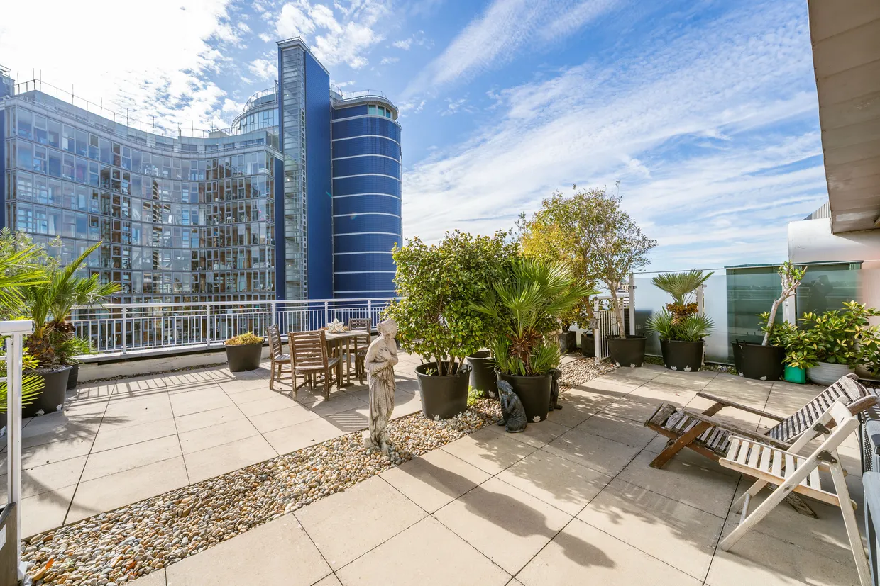 18 Lombard Road, London, SW11 photo 4