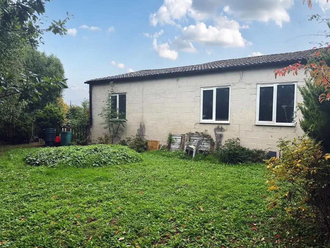 https://mr0.homeflow-assets.co.uk/files/photo/image/48617/9009/_x_/60074464.jpg