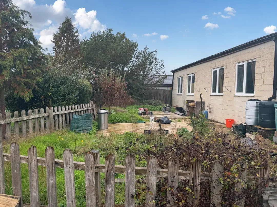 https://mr0.homeflow-assets.co.uk/files/photo/image/48617/9012/_x_/60074288.jpg