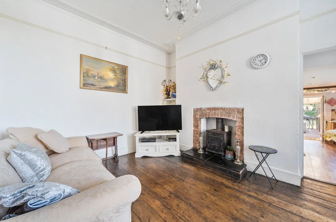 https://mr0.homeflow-assets.co.uk/files/photo/image/48618/0226/_x_/TOP180167_34.jpg
