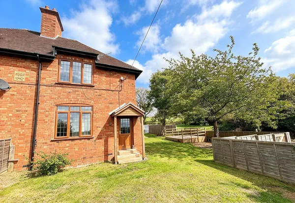 Emms Cottages, Kings Lane, Stratford-...